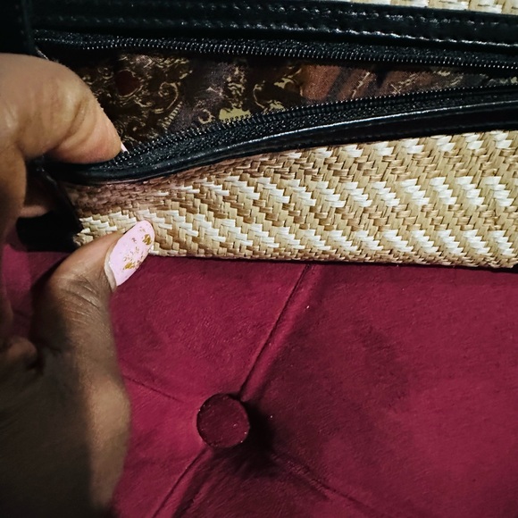 Wallet Silver Tone HEART Decor note back zipper missing! Price reflects defect. - Picture 11 of 13